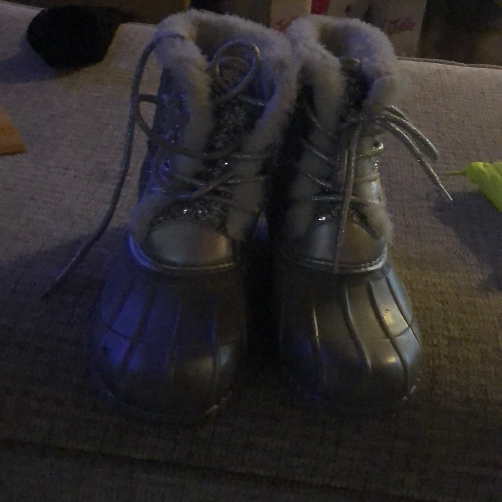 Girl justice boots